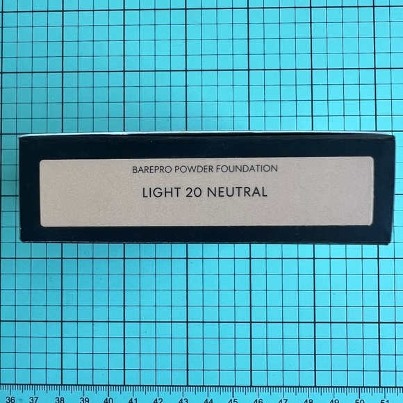 bareMinerals Barepro Skin-Perfecting Powder Foundation - Light 20 Neutral - Picture 4 of 7